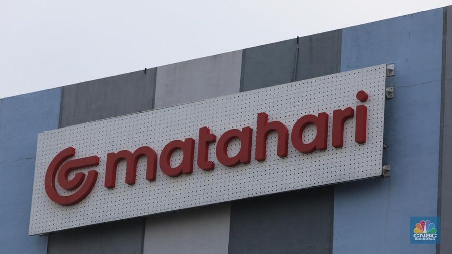Gerai PT Matahari Department Store Tbk. (LPPF) atau Matahari di Plaza Atrium, Jakarta, Selasa (2/7/2024). (CNBC Indonesia/Faisal Rahman)