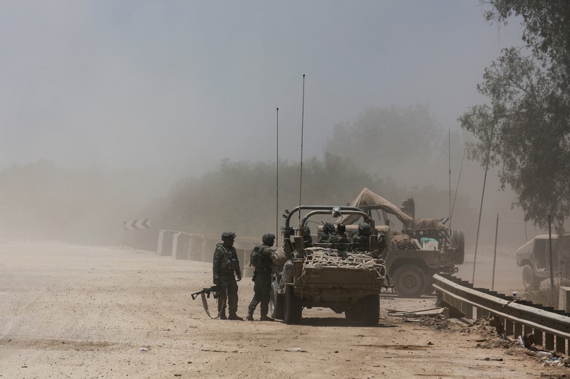 Israel mengusir warga hingga pasien yang sedang dirawat di rumah sakit di Khan Younis, selatan Jalur Gaza. (REUTERS/Mohammed Salem) Israel mengusir warga hingga pasien yang sedang dirawat di rumah sakit di Khan Younis, selatan Jalur Gaza. (REUTERS/Mohammed Salem)