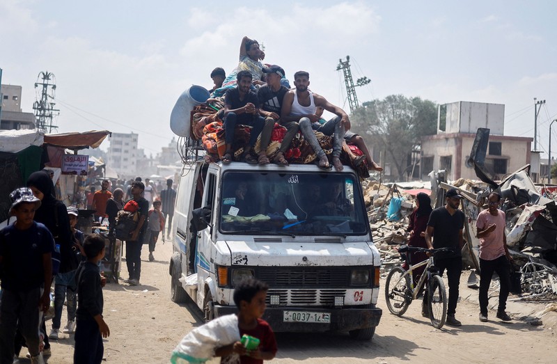 Israel mengusir warga hingga pasien yang sedang dirawat di rumah sakit di Khan Younis, selatan Jalur Gaza. (REUTERS/Mohammed Salem) Israel mengusir warga hingga pasien yang sedang dirawat di rumah sakit di Khan Younis, selatan Jalur Gaza. (REUTERS/Mohammed Salem)