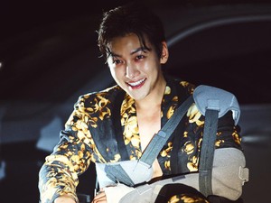 Film Ji Chang Wook Revolver Menang Penghargaan FIlm Tertua Korsel