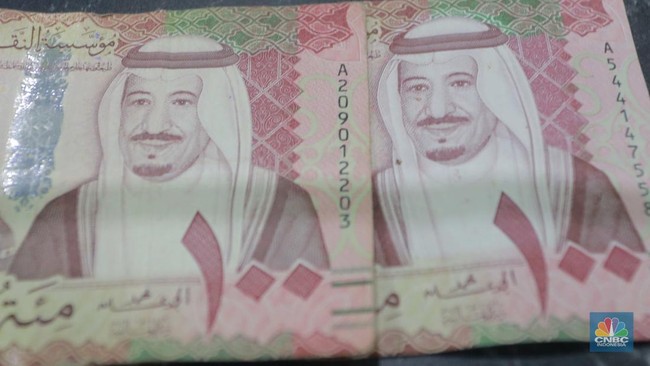 Rupiah Rekor Terlemah Sepanjang Sejarah Lawan Riyal, Beban Haji Naik