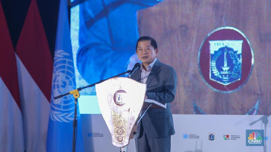 Menteri Perencanaan Pembangunan Nasional (PPN)/Bappenas, Suharso Monoarfa menyampaikan pemaparan saat pembukaan acara 2024 International Mayors Forum di Jakarta, Selasa (2/7/2024). (²©²ÊÍøÕ¾/Faisal Rahman)