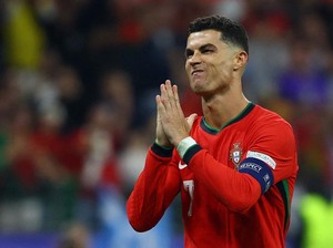 Skuad Portugal Bantu Ronaldo Move On dari Gagal Penalti Lawan Slovenia
