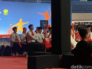 Jersey Zhang Zhi Jie di Kursi Tim China Saat Final Kejuaraan Bulutangkis Junior