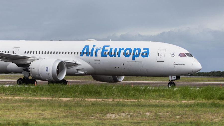 Pesawat Boeing 787-9 Dreamliner terlihat di Bandara Internasional Natal, di Sao Goncalo do Amarante, negara bagian Rio Grande do Norte, Brasil 1 Juli 2024. (REUTERS/Alexandre Lago)