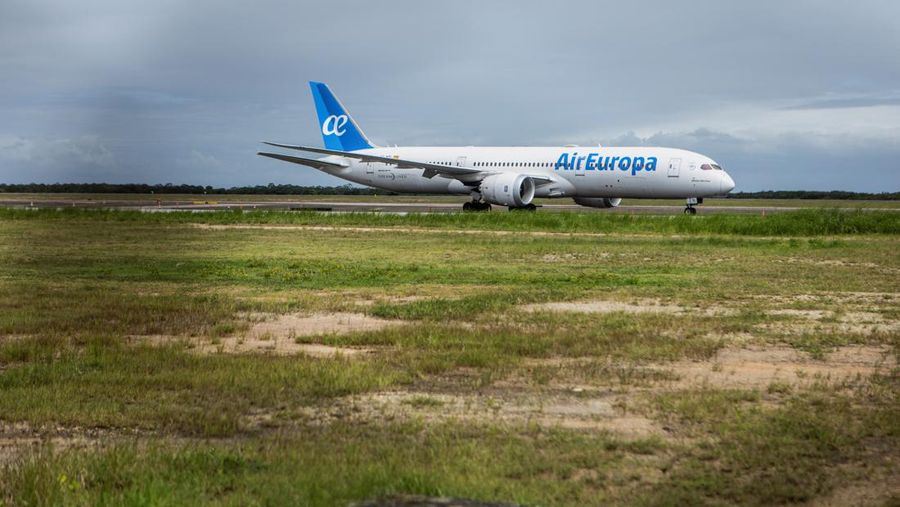 Pesawat Boeing 787-9 Dreamliner terlihat di Bandara Internasional Natal, di Sao Goncalo do Amarante, negara bagian Rio Grande do Norte, Brasil 1 Juli 2024. (REUTERS/Alexandre Lago)