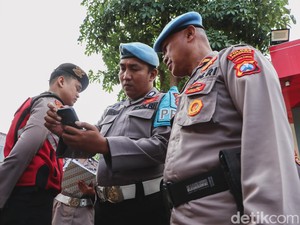 Antisipasi Judi Online, Propam Polres Ponorogo Sidak HP Anggota