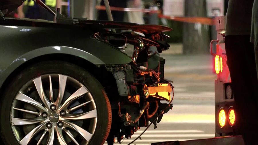 Sebuah mobil terlibat kecelakaan yang mengakibatkan beberapa orang tewas dan terluka di pusat kota Seoul, Korea Selatan 1 Juli 2024. (Tangkapan Layar Video Reuters/)