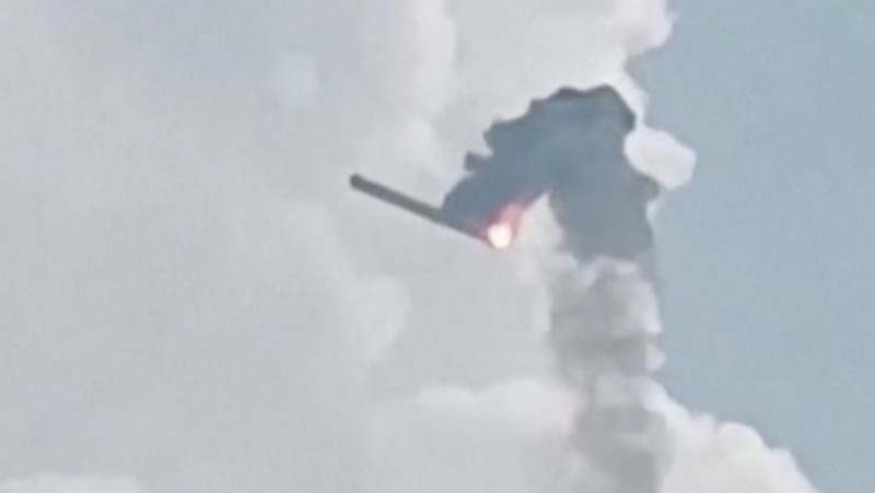 Rekaman saksi mata menunjukkan roket luar angkasa Tianlong-3 milik Tiongkok secara tidak sengaja lepas landas dan akhirnya jatuh.  Peristiwa tersebut dilaporkan terjadi pada Minggu (30/6/2024) di Gongqi, Provinsi Henan.  (Tangkapan layar video Reuters/)