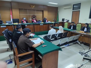 Terdakwa Pembobolan Bank Pakai Kartu Kredit Dituntut 8 Tahun Bui