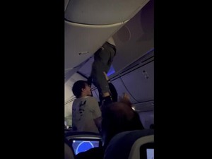 Parahnya Turbulensi Boeing 787-9, Penumpang Nyantol di Bagasi Kabin
