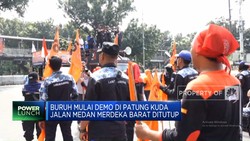 Buruh Mulai Demo di Patung Kuda, Jalan Medan Merdeka Barat Ditutup