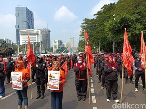 Tolak PHK Industri Tekstil, Buruh Gelar Demo di Patung Kuda Jakpus