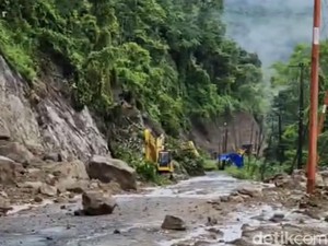Buka Tutup Jalan Poros Maros-Bone di Camba-Kappang Imbas Longsor