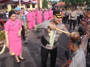 39 Personel Polres Pasuruan Mendapat Kenaikan Pangkat