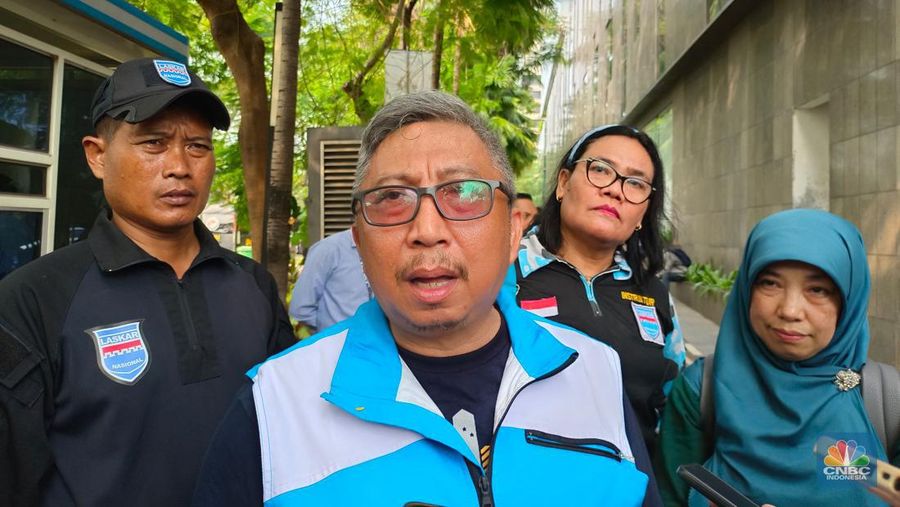 Ketua Umum DPP SPN, Iwan Kusmawan saat ditemui wartawan di Kantor Kemendag, Rabu (3/7/2024). (CNBC Indonesia/Martyasari Rizky)