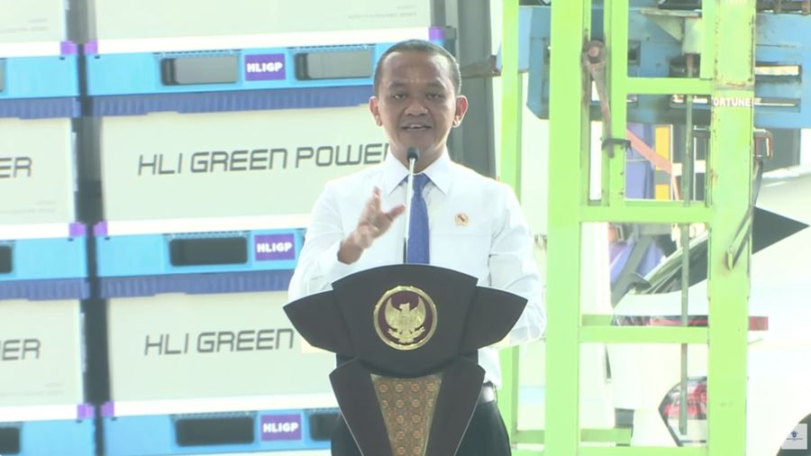 Menteri Investasi/Kepala Badan Koordinasi Penanaman Modal, Bahlil Lahadalia saat memberikan sambutan dalam Peresmian Ekosistem Baterai dan Kendaraan Listrik Korea Selatan di Indonesia di Karawang New Industry City (KNIC), Karawang, Pada Rabu (3/7/2024). (Tangkapan Layar Youtube Kementerian Investasi - BKPM)