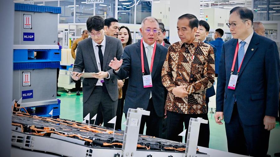 Presiden Joko Widodo (Jokowi) dalam peresmian ekosistem baterai dan kendaraan listrik Korea Selatan di Indonesia, PT. Hyundai LG Indonesia (HLI) Green Power, Kabupaten Karawang, Provinsi Jawa Barat, 3 Juli 2024. (Dok: Biro Setpres RI)