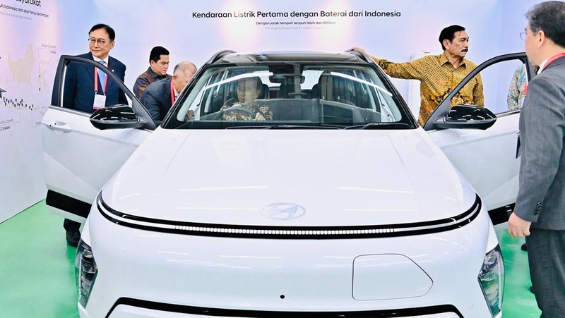 Presiden Joko Widodo (Jokowi) dalam peresmian ekosistem baterai dan kendaraan listrik Korea Selatan di Indonesia, PT. Hyundai LG Indonesia (HLI) Green Power, Kabupaten Karawang, Provinsi Jawa Barat, 3 Juli 2024. (Dok: Biro Setpres RI)