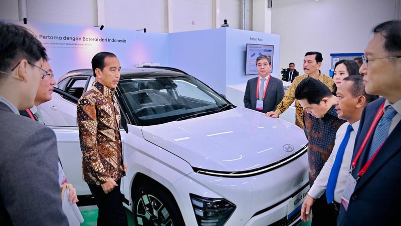 Presiden Joko Widodo (Jokowi) dalam peresmian ekosistem baterai dan kendaraan listrik Korea Selatan di Indonesia, PT. Hyundai LG Indonesia (HLI) Green Power, Kabupaten Karawang, Provinsi Jawa Barat, 3 Juli 2024. (Dok: Biro Setpres RI)