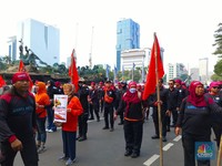 Buruh Mulai Demo di Patung Kuda, Jalan Medan Merdeka Barat Ditutup