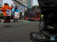 Penampakan Massa Buruh Demo Tuntut Cabut Aturan Impor di Kemendag