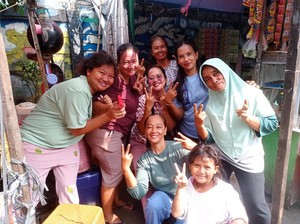 Senangnya Warga Tanah Tinggi Jakpus Dapat Susu-Buku Gratis dari Gibran