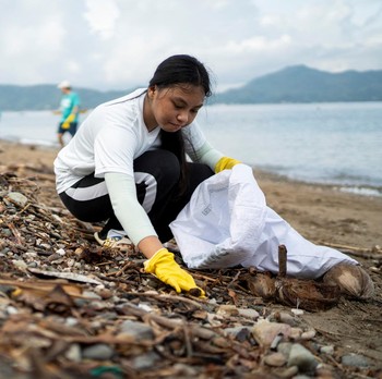 Ampuh! Tetangga RI Punya Program Sampah Laut Tukar Sekantong Beras