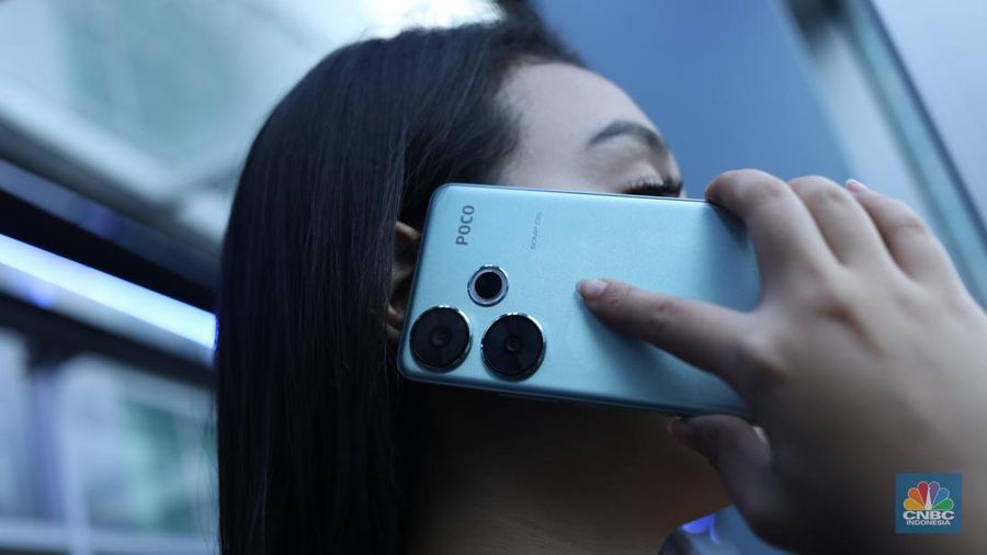 Smartphone POCO V6 hadir dengan desain body yang makin ringan dan tipis. (²©²ÊÍøÕ¾/Tri Susilo)
