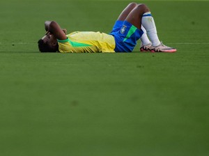 Neymar Ngantuk, Sindir Permainan Brasil?