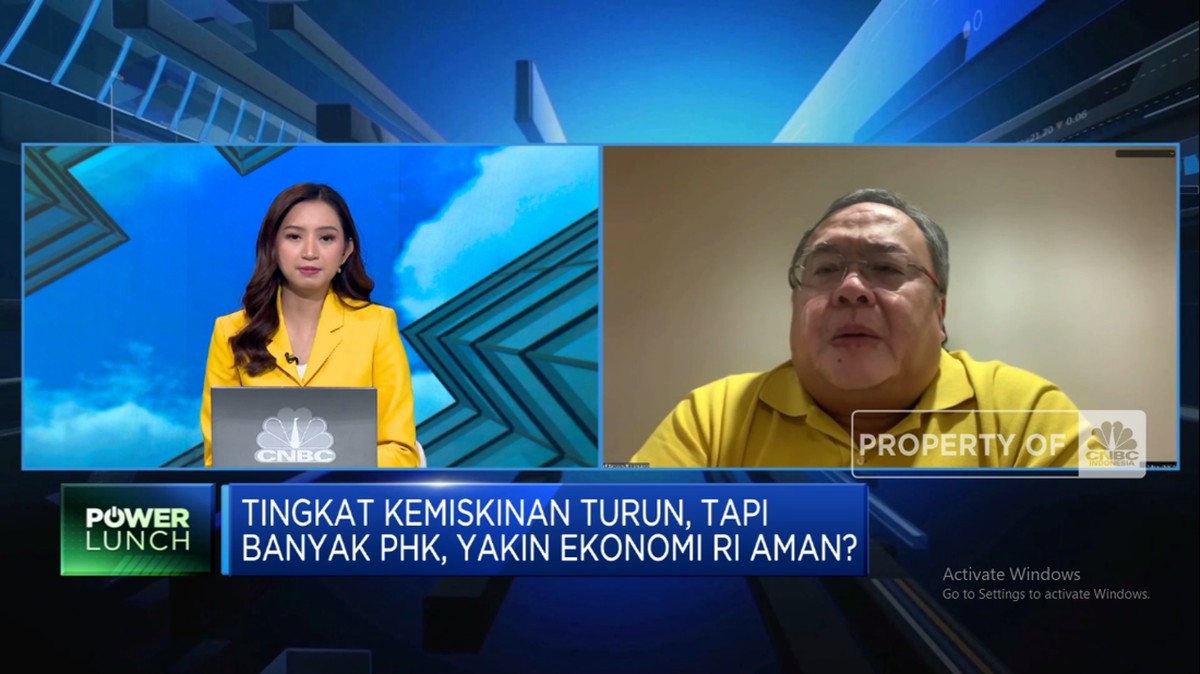 Video: Tingkat Kemiskinan Turun Tapi Banyak PHK, Apa Yang Salah?