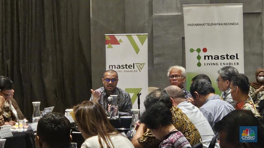 Wakil Menteri Komunikasi dan Informatika Nezar Patria saat FGD Masyarakat Telematika Indonesia (MASTEL) bersama Asosiasi TV Swasta Indonesia (ATVSI), di bilangan Thamrin, Jakarta Pusat, Rabu (3/7/2024). (²©²ÊÍøÕ¾/Intan Rakhmayanti Dewi)