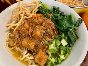 5 Mie Ayam Paling Enak di Tebet, Ada yang Terkenal Sejak 1970an!