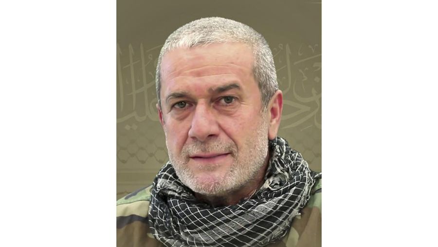 Sebuah video pendek dari Reuters menunjukkan mobil terbakar yang dikatakan milik Mohammed Nasser, salah satu komandan utama Hizbullah, di dekat Tyre, Lebanon selatan pada Rabu (3 Juli). Israel mengatakan telah menyerang dan menghancurkannya. (Tangkapan Layar Video Reuters)