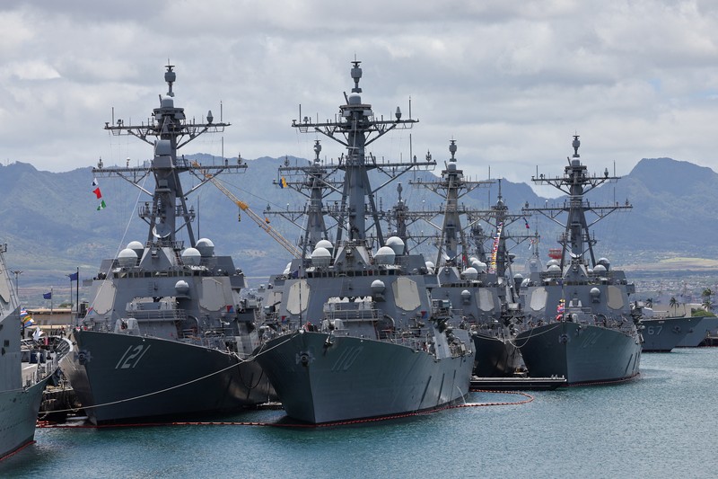 Orang-orang berdiri di dalam lambung KRI Raden Eddy Martadinata selama latihan militer Lingkar Pasifik (RIMPAC) di Pangkalan Gabungan Pearl Harbor-Hickam, Hawaii, AS 3 Juli 2024. (REUTERS/Marco Garcia) Orang-orang berdiri di dalam lambung KRI Raden Eddy Martadinata selama latihan militer Lingkar Pasifik (RIMPAC) di Pangkalan Gabungan Pearl Harbor-Hickam, Hawaii, AS 3 Juli 2024. (REUTERS/Marco Garcia)