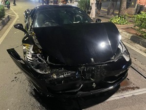 Tabrakan Ferrari Vs Mercy di Jl Wolter Monginsidi Jaksel Berujung Ringsek