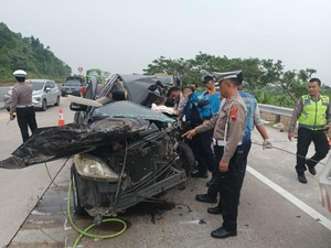 Pelajaran dari Kecelakaan Innova Oleng Hantam Truk dari Belakang