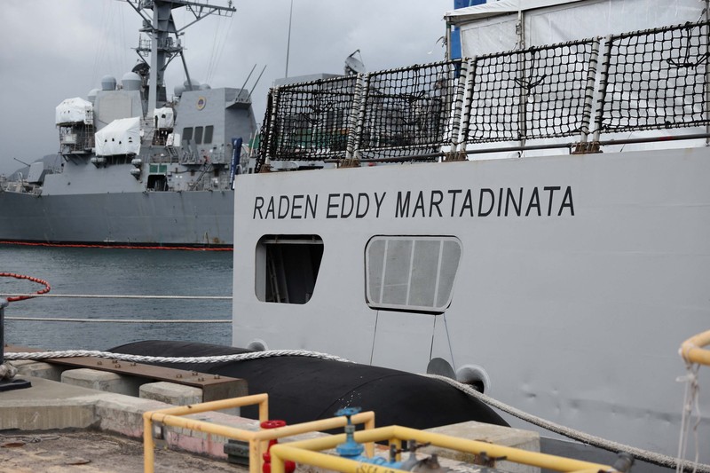 Orang-orang berdiri di dalam lambung KRI Raden Eddy Martadinata selama latihan militer Lingkar Pasifik (RIMPAC) di Pangkalan Gabungan Pearl Harbor-Hickam, Hawaii, AS 3 Juli 2024. (REUTERS/Marco Garcia) Orang-orang berdiri di dalam lambung KRI Raden Eddy Martadinata selama latihan militer Lingkar Pasifik (RIMPAC) di Pangkalan Gabungan Pearl Harbor-Hickam, Hawaii, AS 3 Juli 2024. (REUTERS/Marco Garcia)