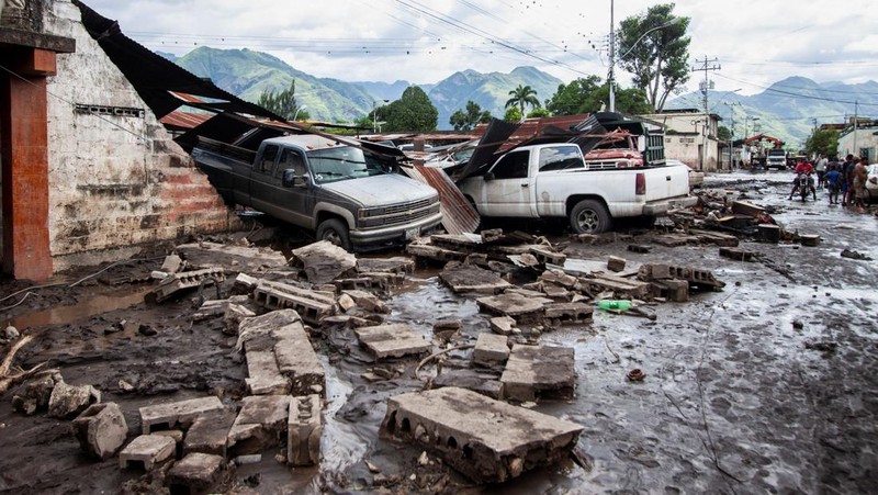 Puing-puing yang berserakan dan rumah-rumah yang atapnya hilang terlihat dalam foto drone setelah Badai Beryl melewati pulau Petite Martinique, Grenada 2 Juli 2024. (REUTERS/Arthur Daniel)