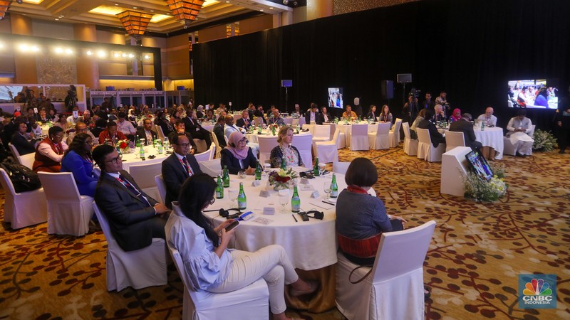Penetapan kota Toyota sebagai tuan rumah IMF 2025 dilakukan setelah Deklarasi Jakarta yang dibacakan bergantian oleh perwakilan kepala daerah yang hadir dalam acara International Mayors Forum (IMF) 2025 di Grand Hyatt, Jakarta, Kamis (4/7/2024). (CNBC Indonesia/Faisal Rahman) Penetapan kota Toyota sebagai tuan rumah IMF 2025 dilakukan setelah Deklarasi Jakarta yang dibacakan bergantian oleh perwakilan kepala daerah yang hadir dalam acara International Mayors Forum (IMF) 2025 di Grand Hyatt, Jakarta, Kamis (4/7/2024). (CNBC Indonesia/Faisal Rahman)