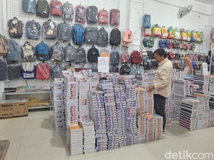 Pembelian Alat Tulis Sekolah di Mataram Masih Sepi Jelang Tahun Ajaran Baru