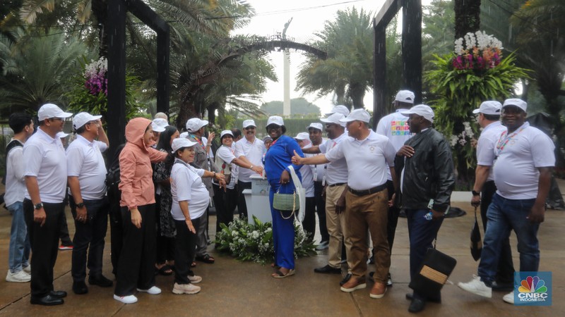 Sejumlah delegasi dan tamu undangan International Mayors Forum (IMF) 2024 melakukan kunjungan ke Ancol Taman Impian, Jakarta, Kamis (4/7/2024). (CNBC Indonesia/Faisal Rahman)