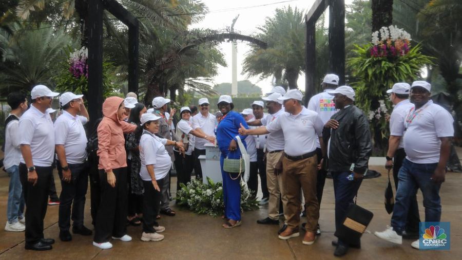 Sejumlah delegasi dan tamu undangan International Mayors Forum (IMF) 2024 melakukan kunjungan ke Ancol Taman Impian, Jakarta, Kamis (4/7/2024). (CNBC Indonesia/Faisal Rahman)