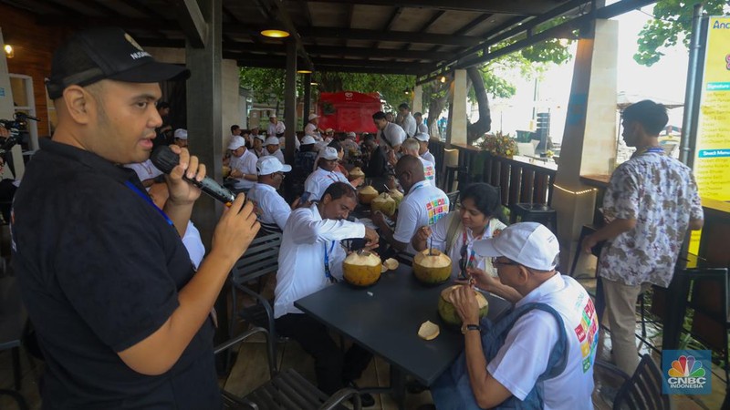 Sejumlah delegasi dan tamu undangan International Mayors Forum (IMF) 2024 melakukan kunjungan ke Ancol Taman Impian, Jakarta, Kamis (4/7/2024). (CNBC Indonesia/Faisal Rahman)