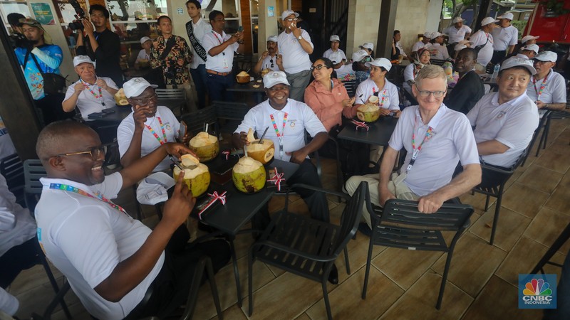 Sejumlah delegasi dan tamu undangan International Mayors Forum (IMF) 2024 melakukan kunjungan ke Ancol Taman Impian, Jakarta, Kamis (4/7/2024). (CNBC Indonesia/Faisal Rahman)