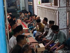 Khusyuknya Tahlil di Gang Sempit Rumah Korban Tewas Terbakar Kota Kediri