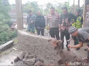 Jalan Aspal yang Ditembok Warga di Tasikmalaya Akhirnya Dibongkar