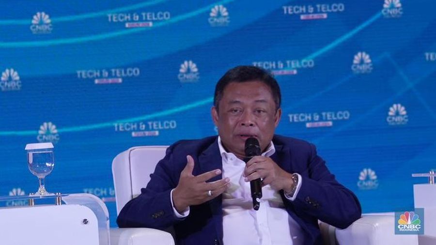 Direktur Utama PT Telkom Indonesia (Persero) Tbk, Ririek Adriansyah dalam Tech & Telco Forum 2024 di Menara Bank Mega, Jakarta, Jumat (5/7/2024). (CNBC Indonesia/Muhammad Sabki)
