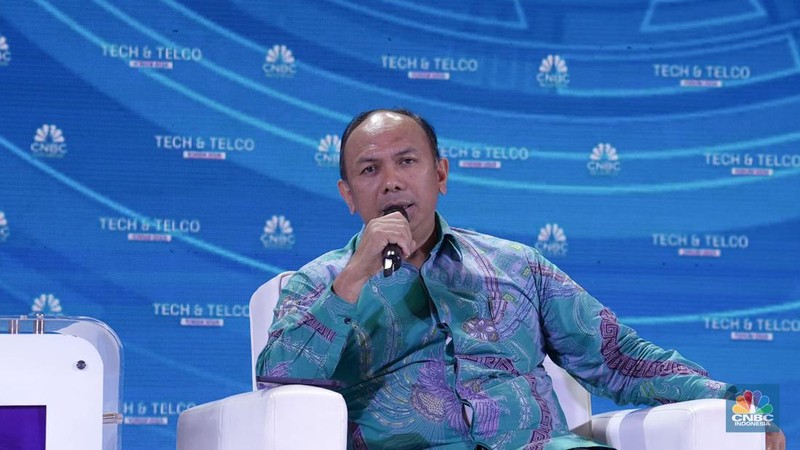 Dirjen Penyelengaraan Pos dan Informatika Kominfo, Wayan Toni Supriyanto saat mewakili Menteri Komunikasi & Informatika RI, Budi Arie Setiadi sebagai pembicara utama dalam Tech & Telco Forum 2024 di Menara Bank Mega, Jakarta, Jumat (5/7/2024). (CNBC Indonesia/Muhammad Sabki)
