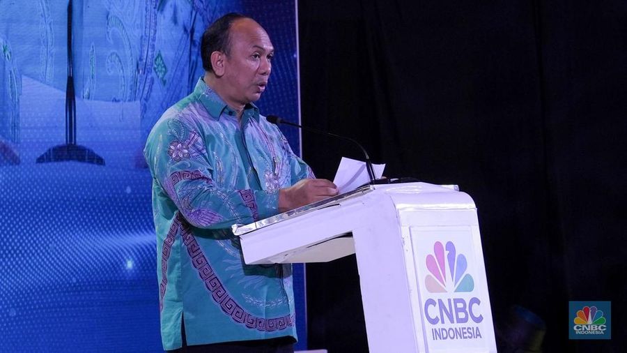 Dirjen Penyelengaraan Pos dan Informatika Kominfo, Wayan Toni Supriyanto saat mewakili Menteri Komunikasi & Informatika RI, Budi Arie Setiadi sebagai pembicara utama dalam Tech & Telco Forum 2024 di Menara Bank Mega, Jakarta, Jumat (5/7/2024). (²©²ÊÍøÕ¾/Muhammad Sabki)